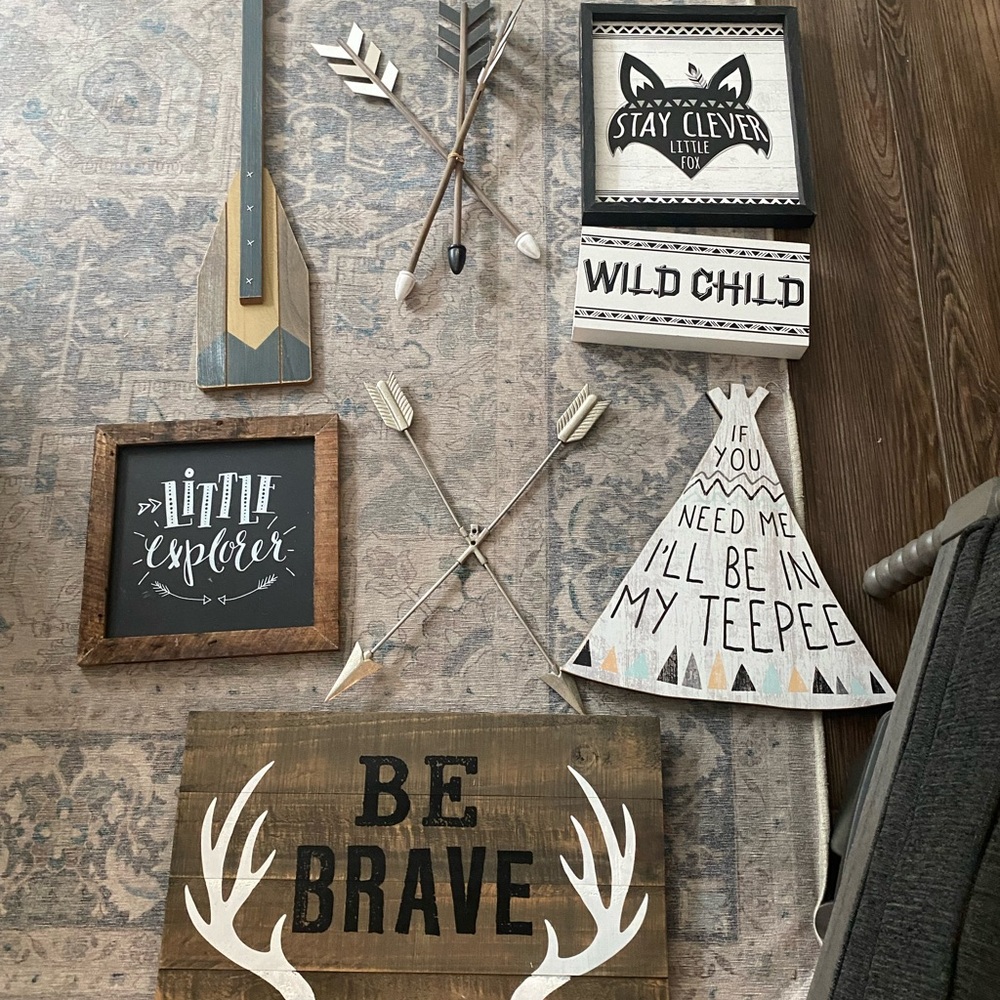 Rustic Wall Decor Set with Arrows and Inspirational Signs